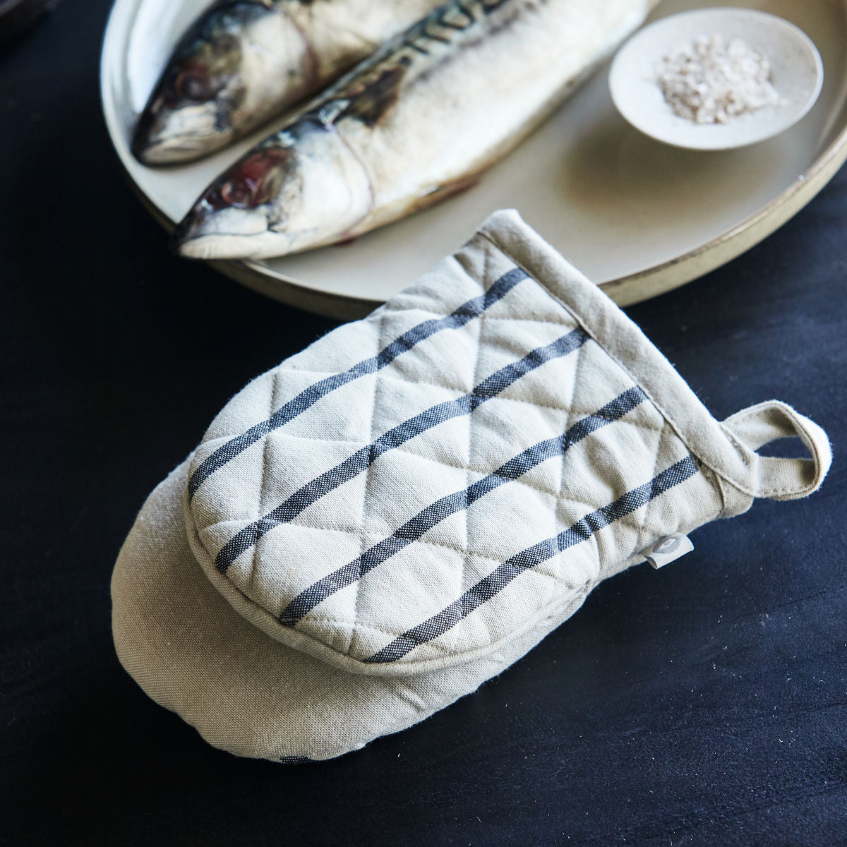 Chef black oven glove from house doctor