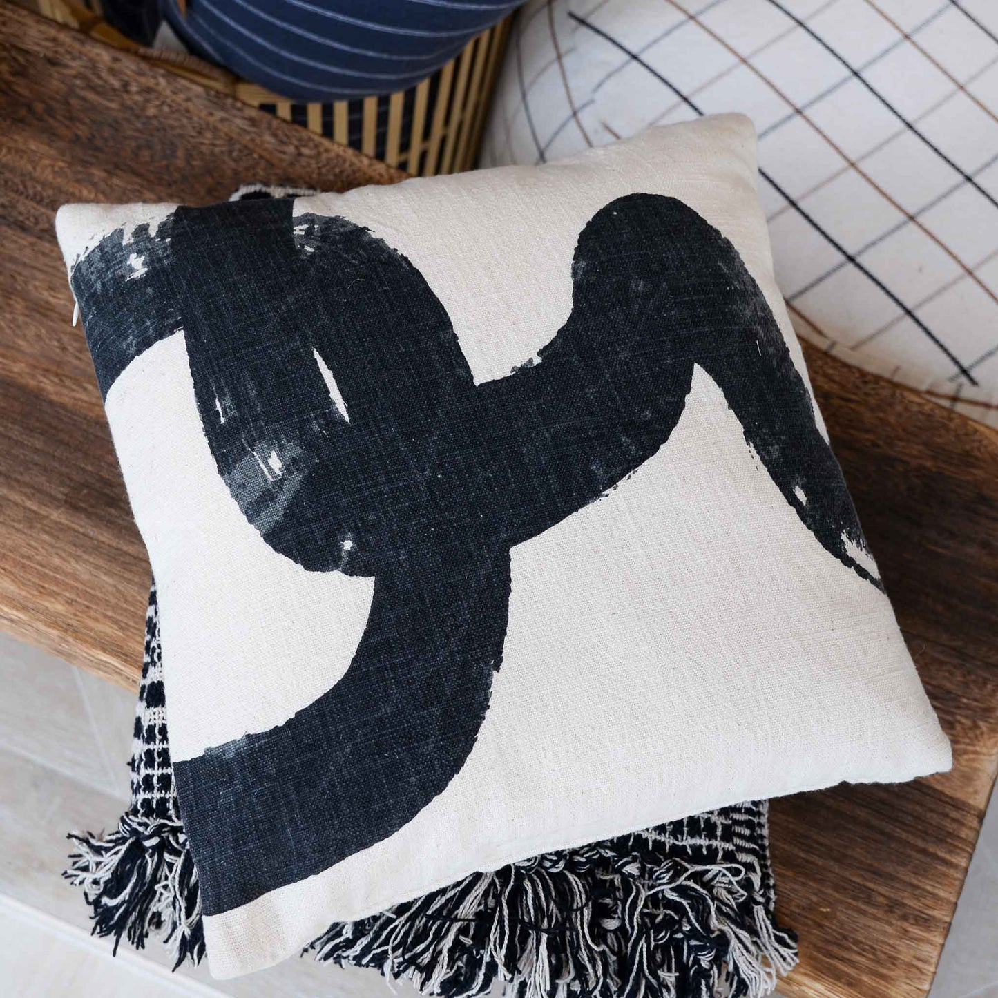 Black & white abstract cushion from bloomingville