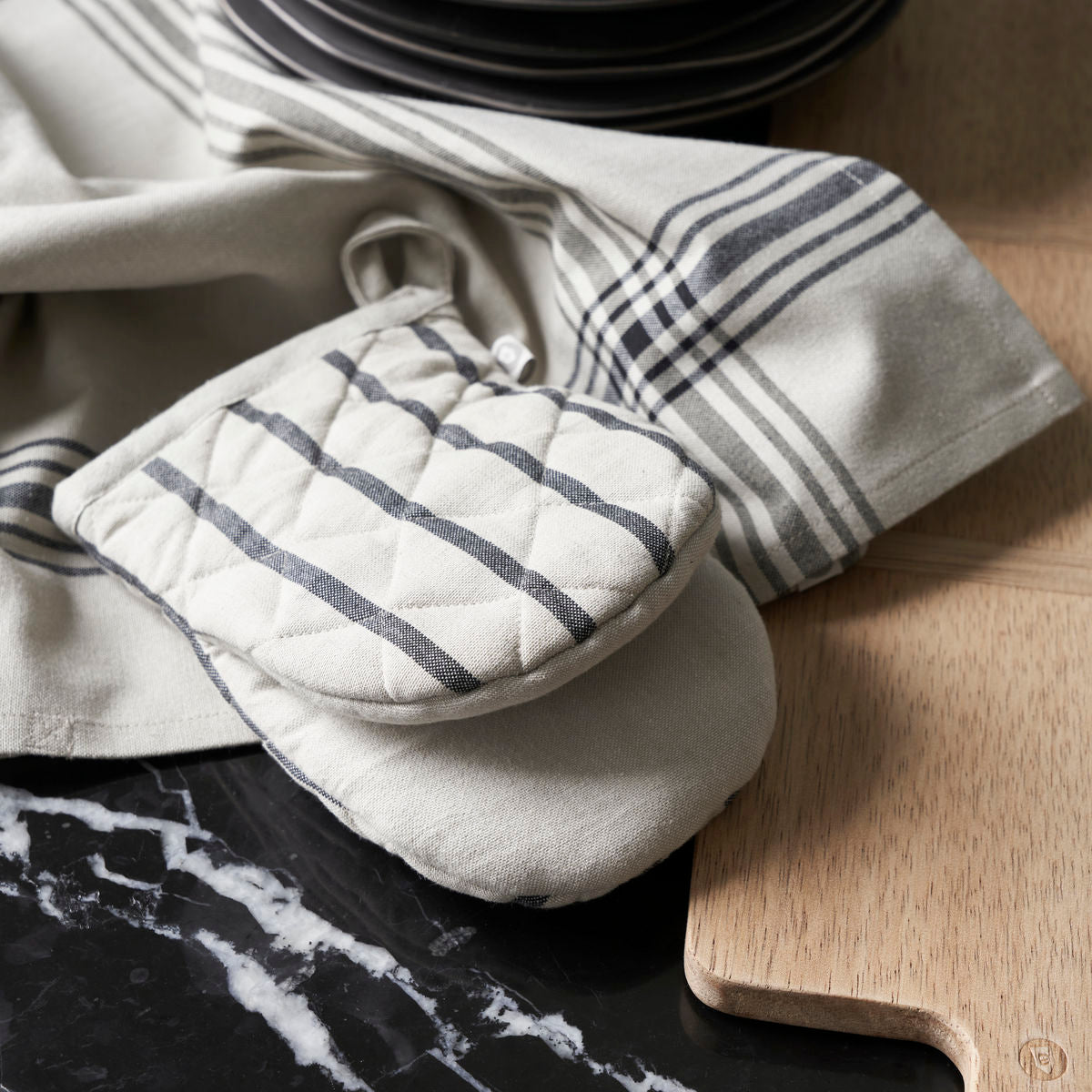 striped oven glove black and cream