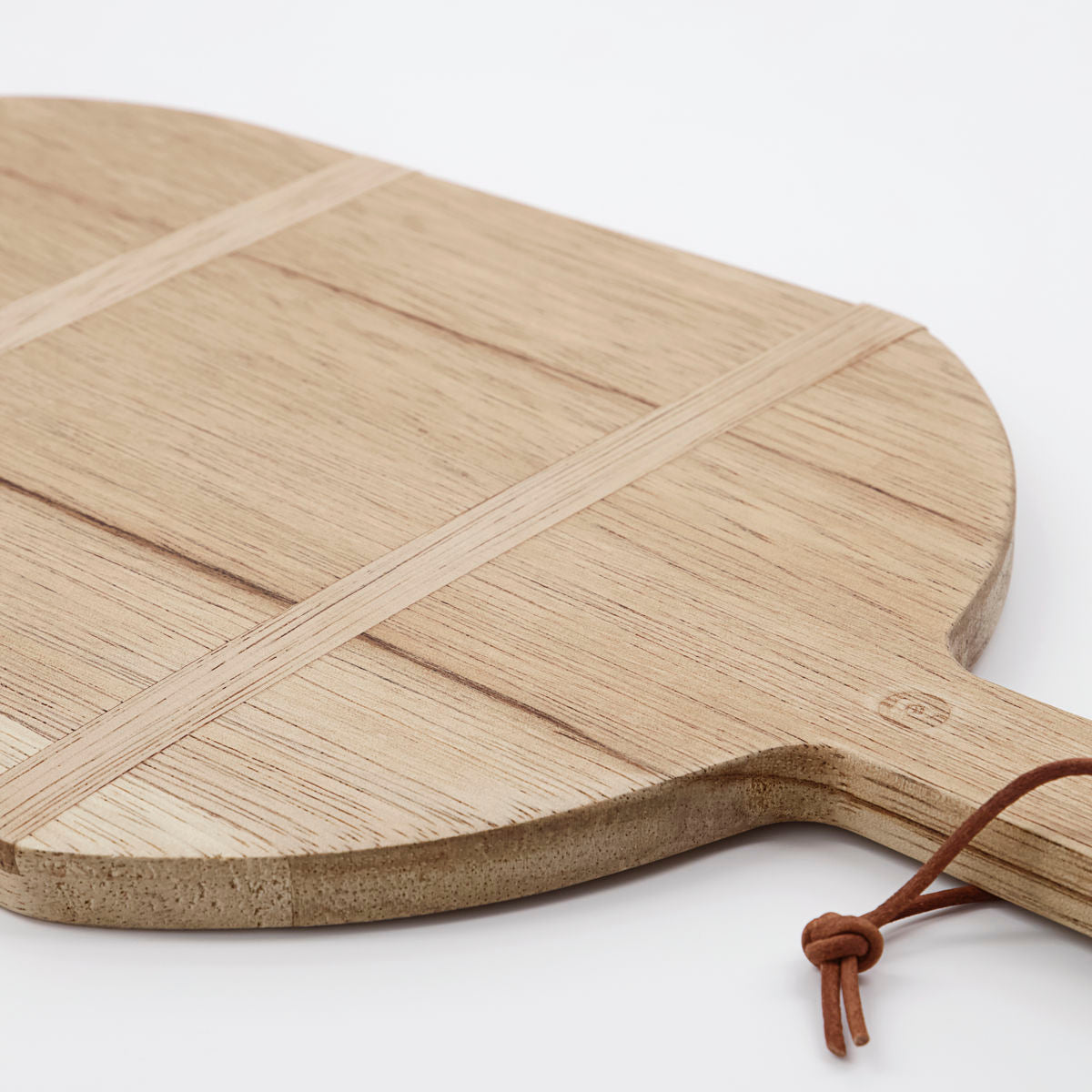 carve wooding chopping board